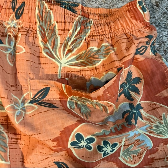 Tommy Bahama Tropical Print Swim Trunks Size Medium - Picture 5 of 7